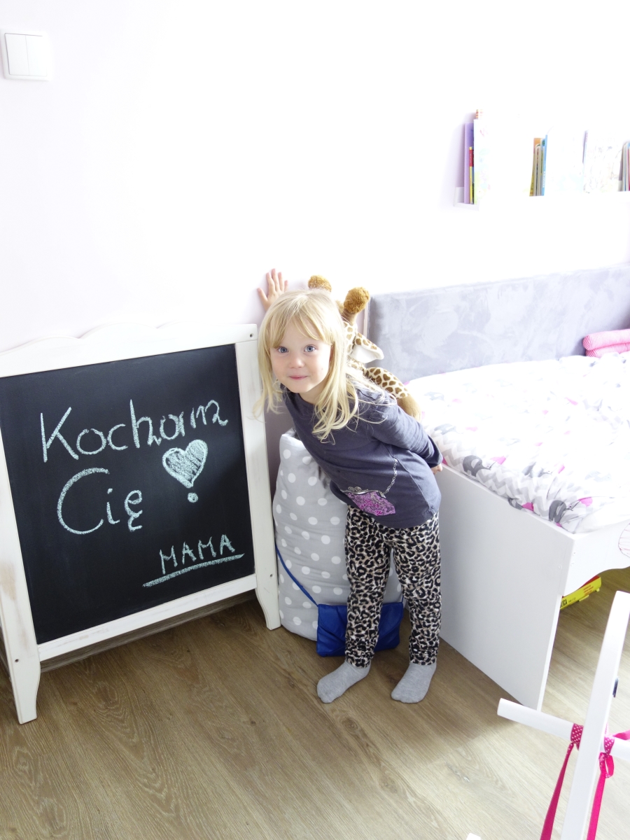 tablica do pokoju dziecięcego Kari DIY